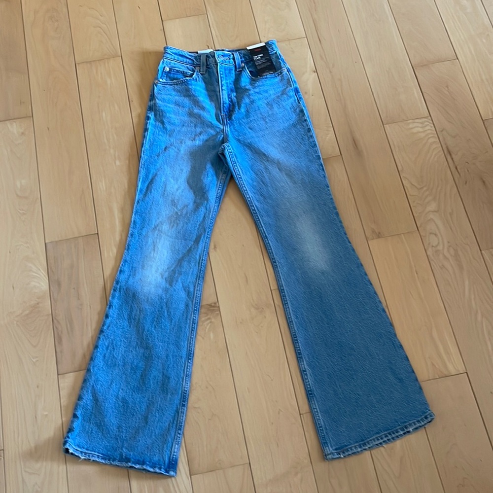 Levi’s High Rise Flare Jean, size 25x32, new with tags